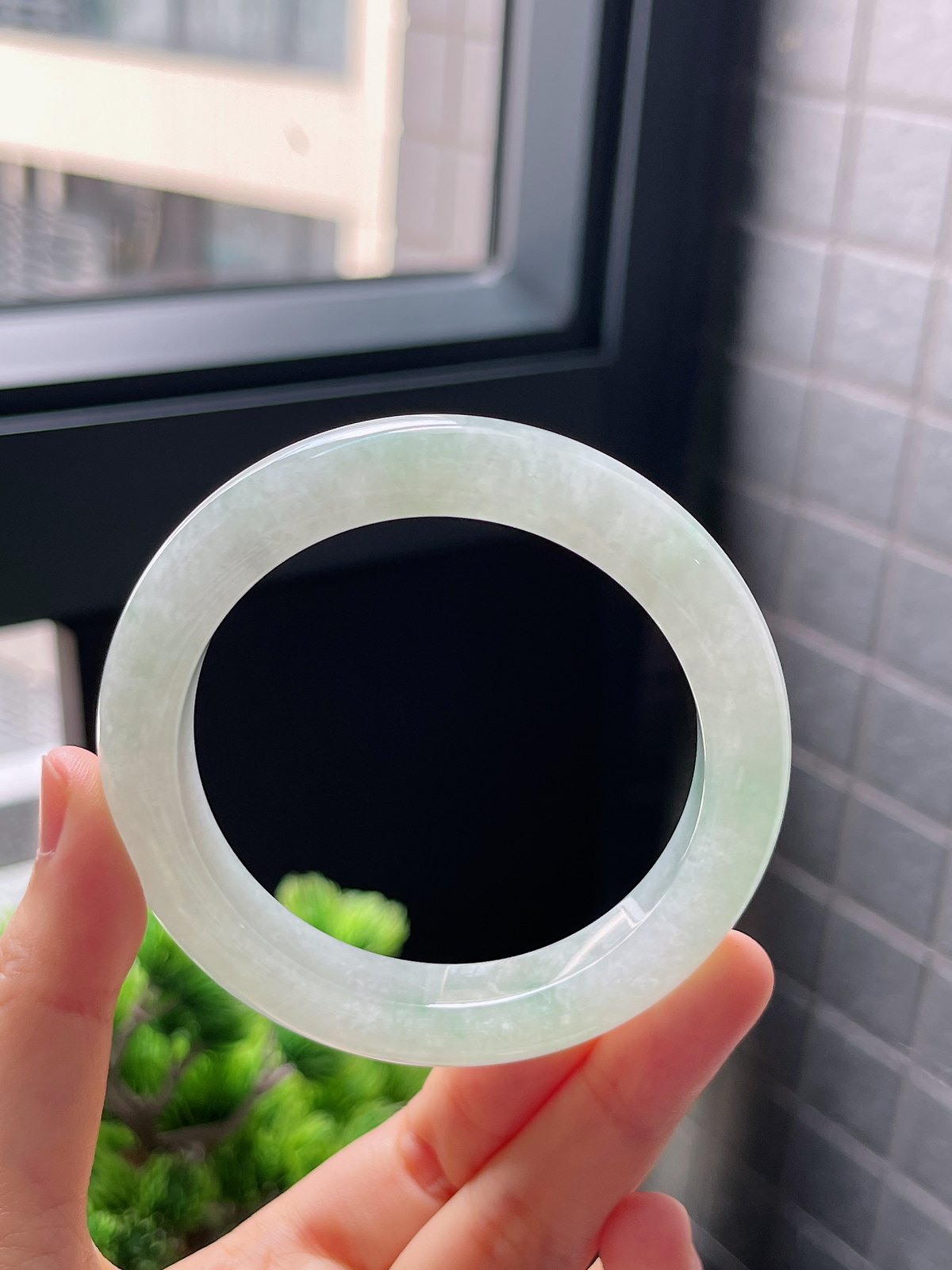 圈口55.5，冰糯浅绿飘花翡翠正圈手镯