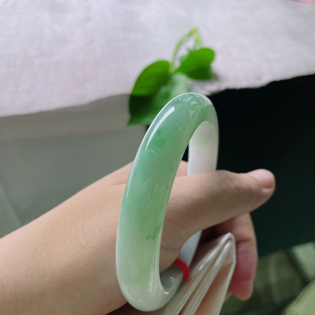 60.4/12.4/8.8，绿底正圈，水头好，小清新，减龄显气质，大圈口，无裂，ss54792a