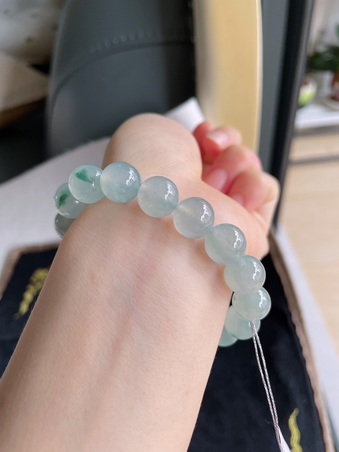 缅甸天然翡翠A货，冰飘花手串，尺寸：11mm。【编3237】