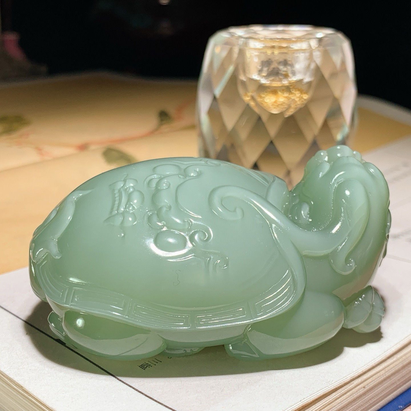 收藏级！和田玉粉青俄罗斯碧玉猫眼龙龟把件！尺寸63/39/25重113.5克 玉质细腻油润。手推出油。佩戴高端典雅。lt26623
