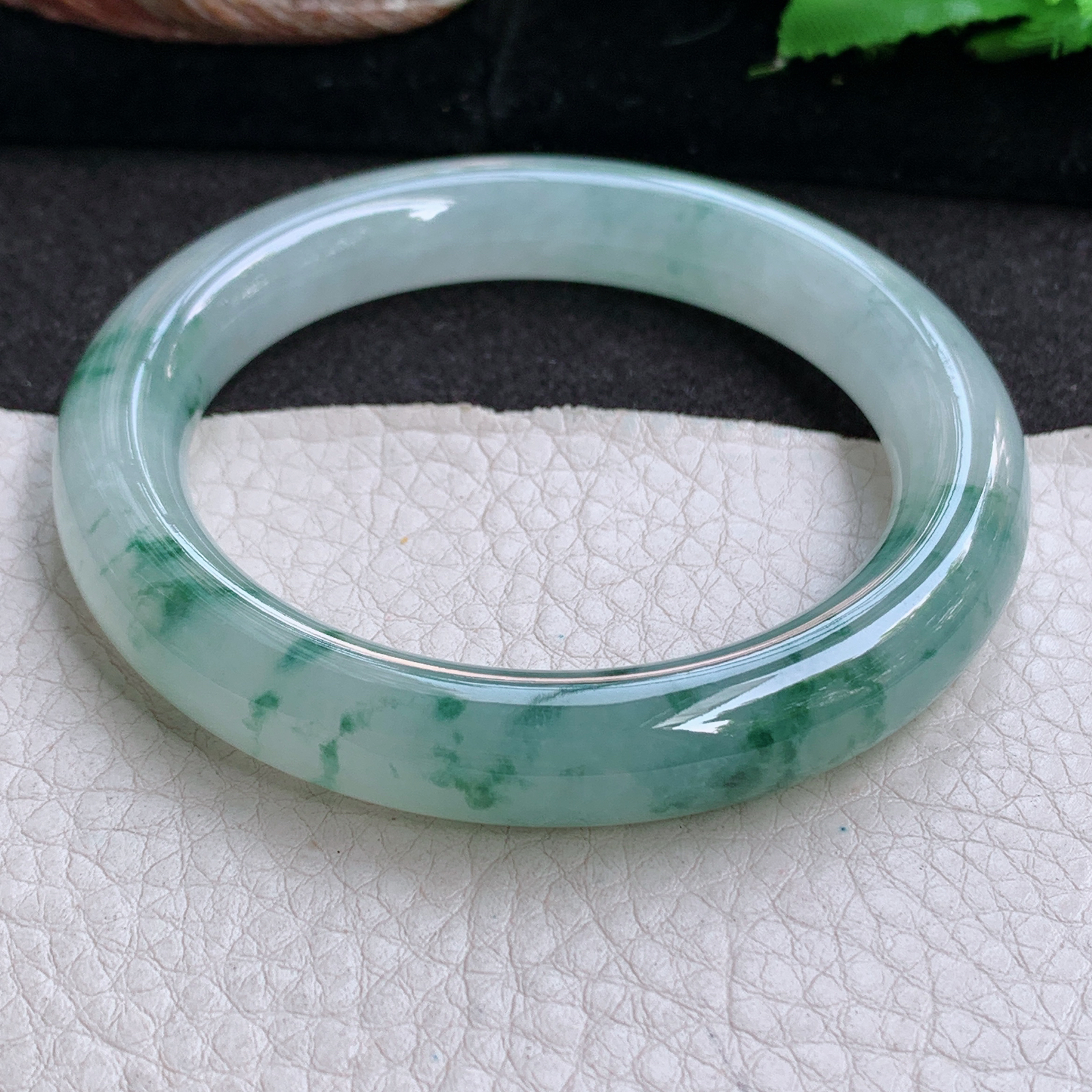 js收藏款54*10.5*10美人镯 缅甸翡翠a货玉手镯 清爽冰飘花圆条玉手环