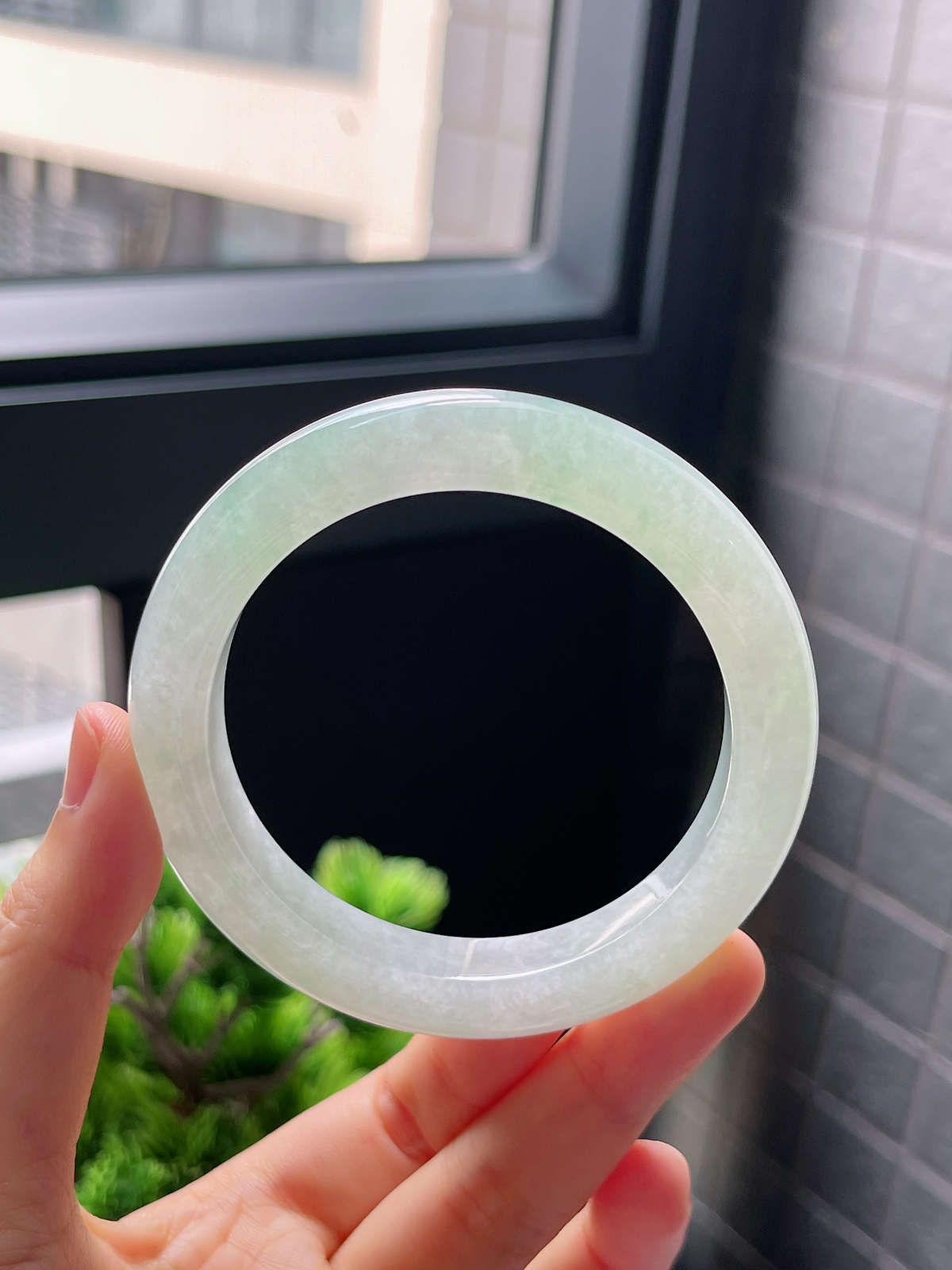 圈口55.5，冰糯浅绿飘花翡翠正圈手镯
