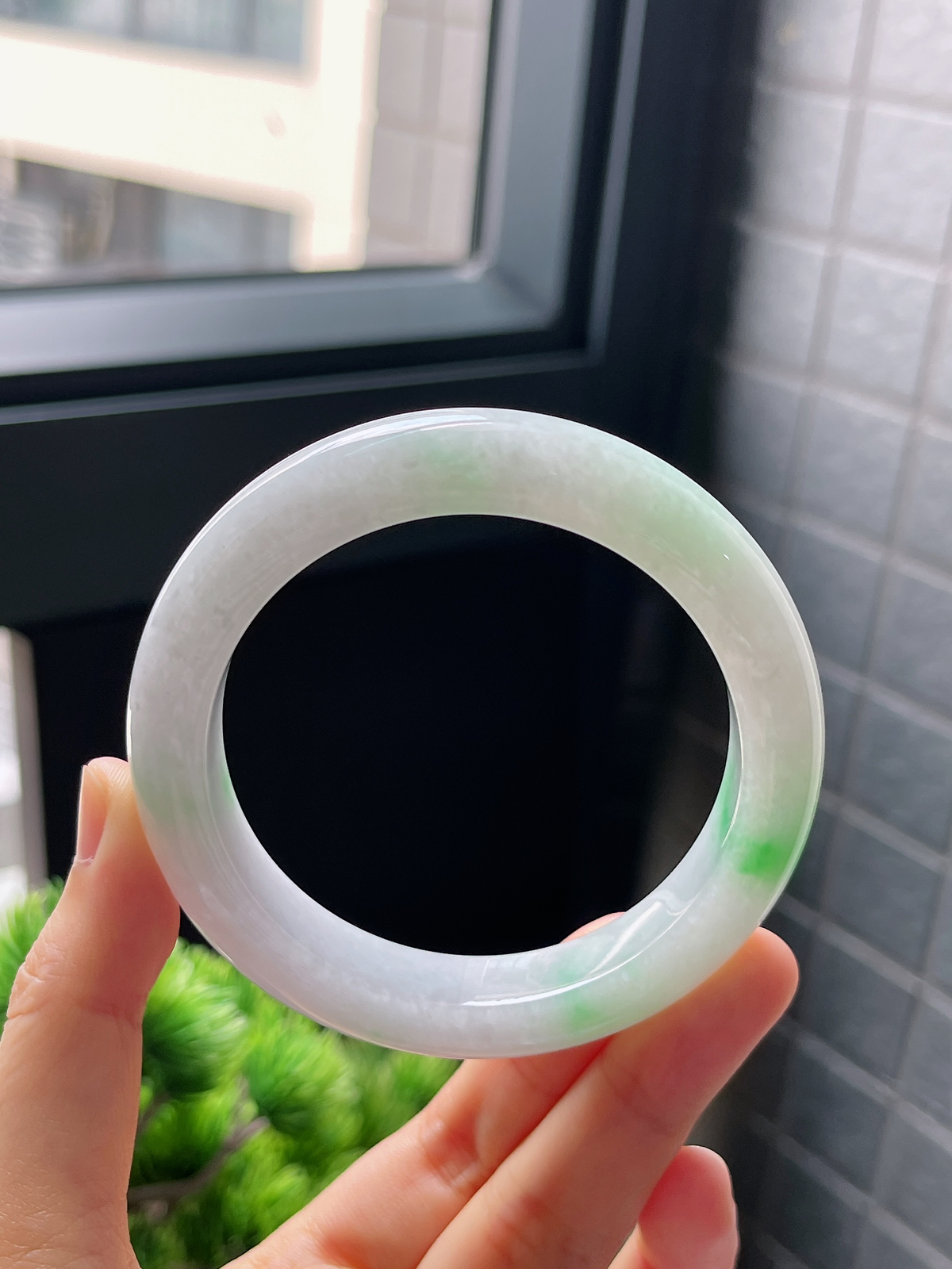 圈口56.5，糯化飘花翡翠正圈手镯