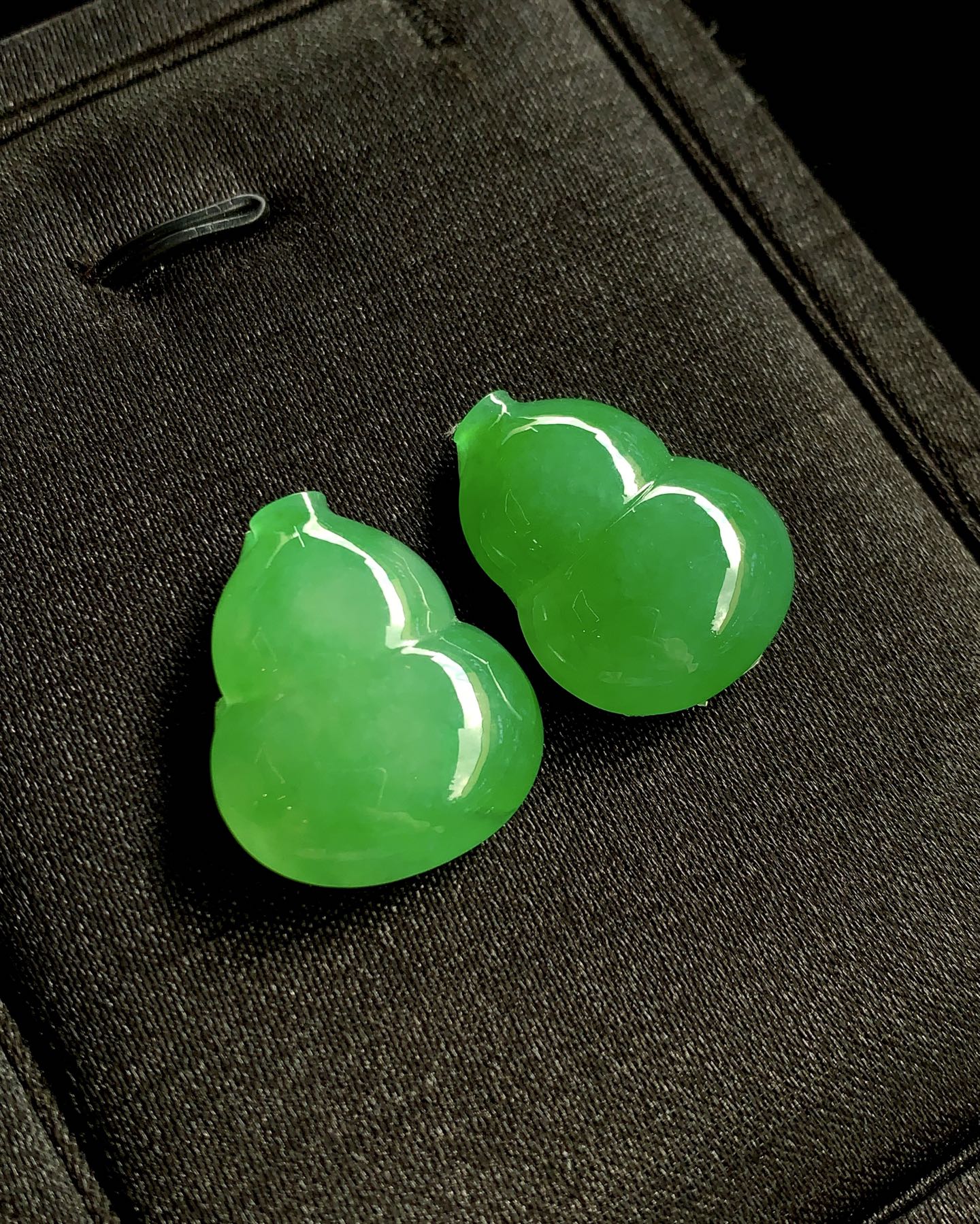 ️ 【冰绿葫芦一对】 尺寸：23.6×17.9×7.3/23.7×19.6×7.5mm 冰润翠浓，成双寓意美好