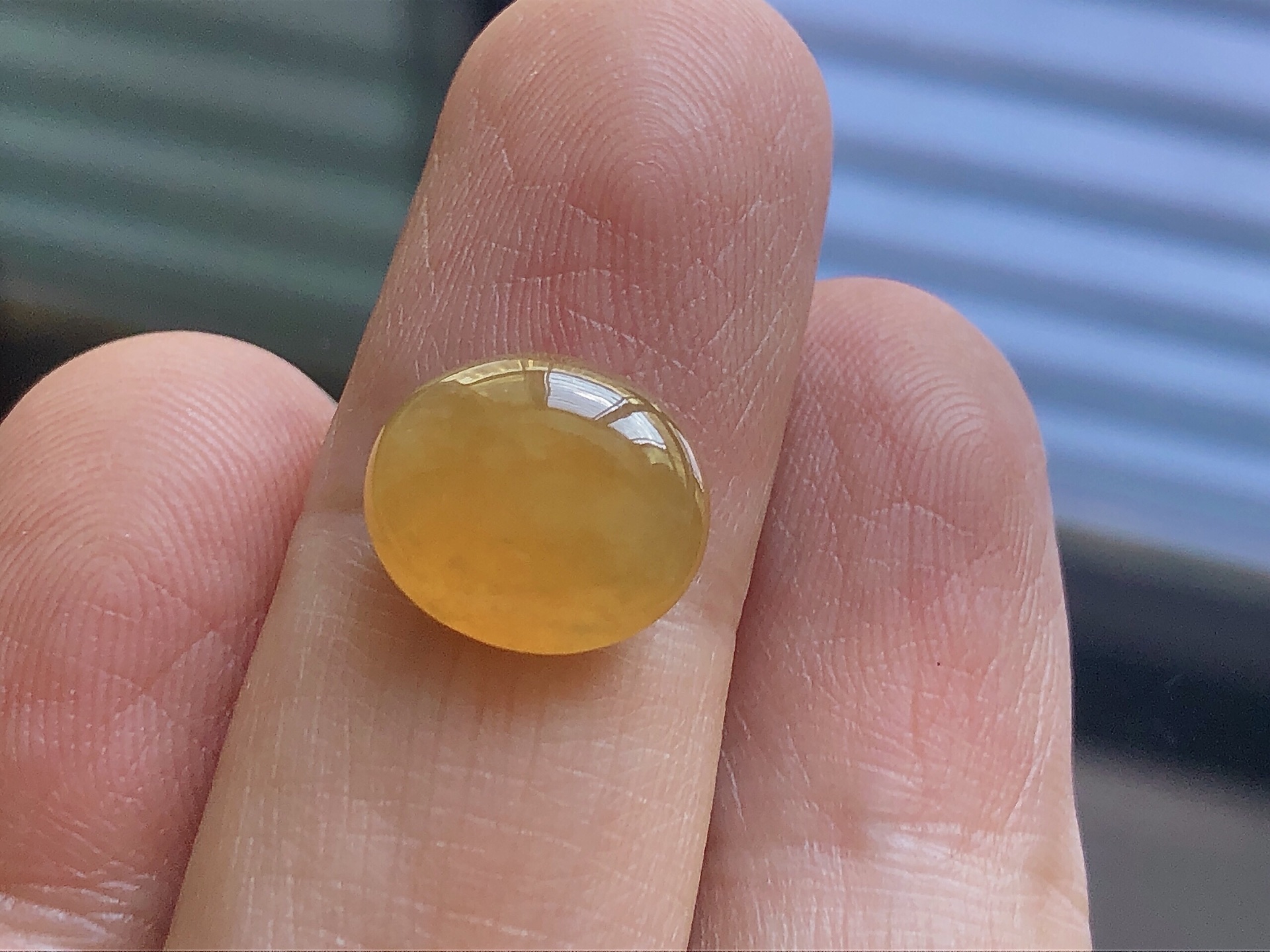 ️ 黄翡蛋面， 色泽极美，通透水润，玉质细腻，夺目迷人，镶嵌效果，品相，无裂，尺寸12*10.8*