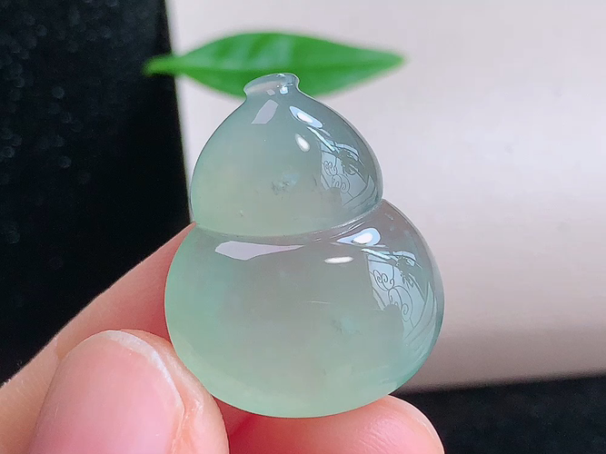 ️ 葫芦，尺寸24.1-19.6-6.0mm，包A附证书