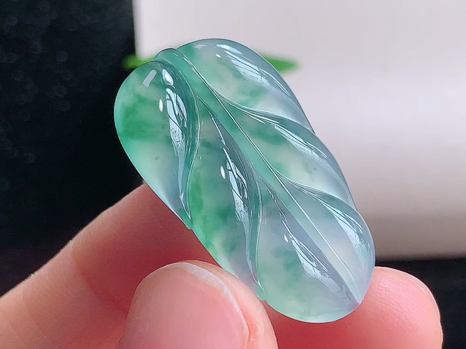 叶子，尺寸30.9-19.0-4.0mm，包A附证书