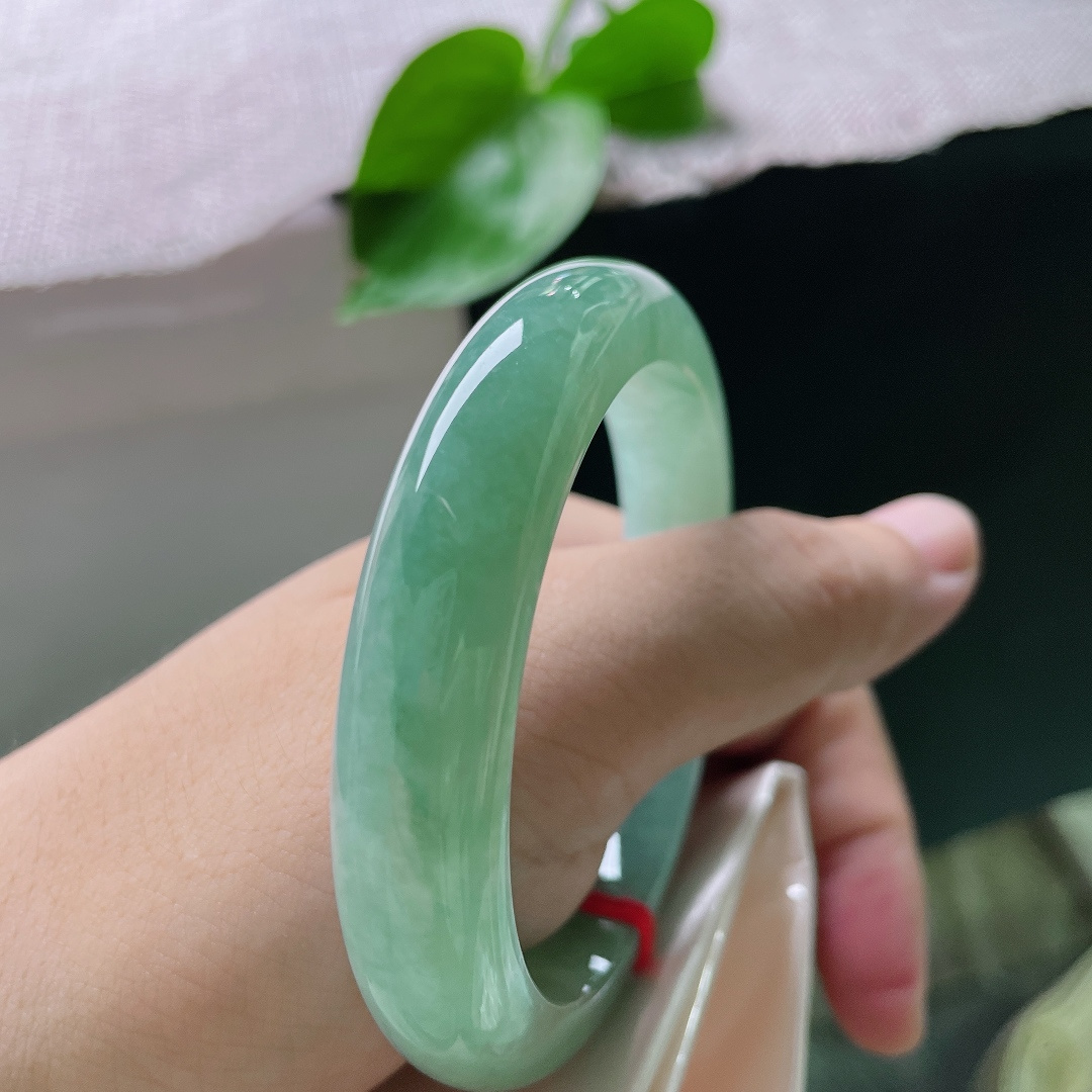 55.6/11.9/8.4，湖水绿正圈，颜色分布均匀，种老，窈窕淑女，君子好逑。有棉线，ss54775a