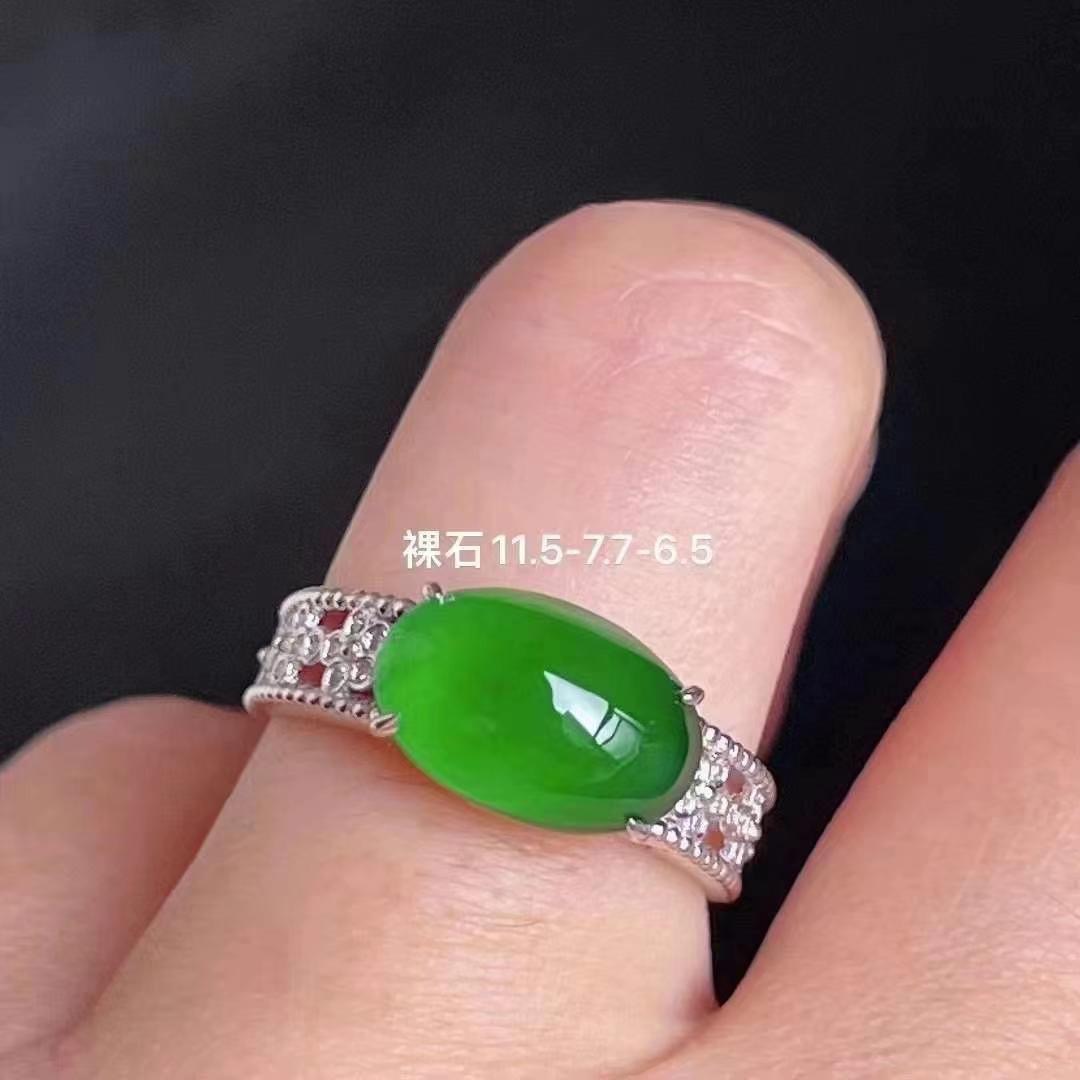 ️ 满色辣阳绿蛋面戒指 重金豪镶 时尚靓丽款设计 上手效果超美 细腻感十足 无裂，11.5-77-