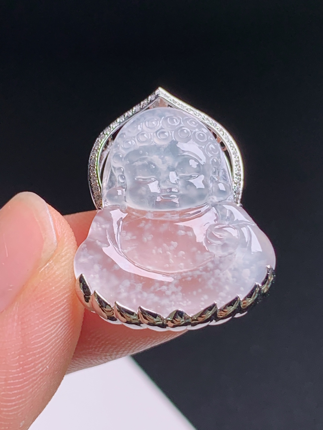 宝宝佛吊坠，通透起光雪花飘逸，莲花钻镶软萌讨喜