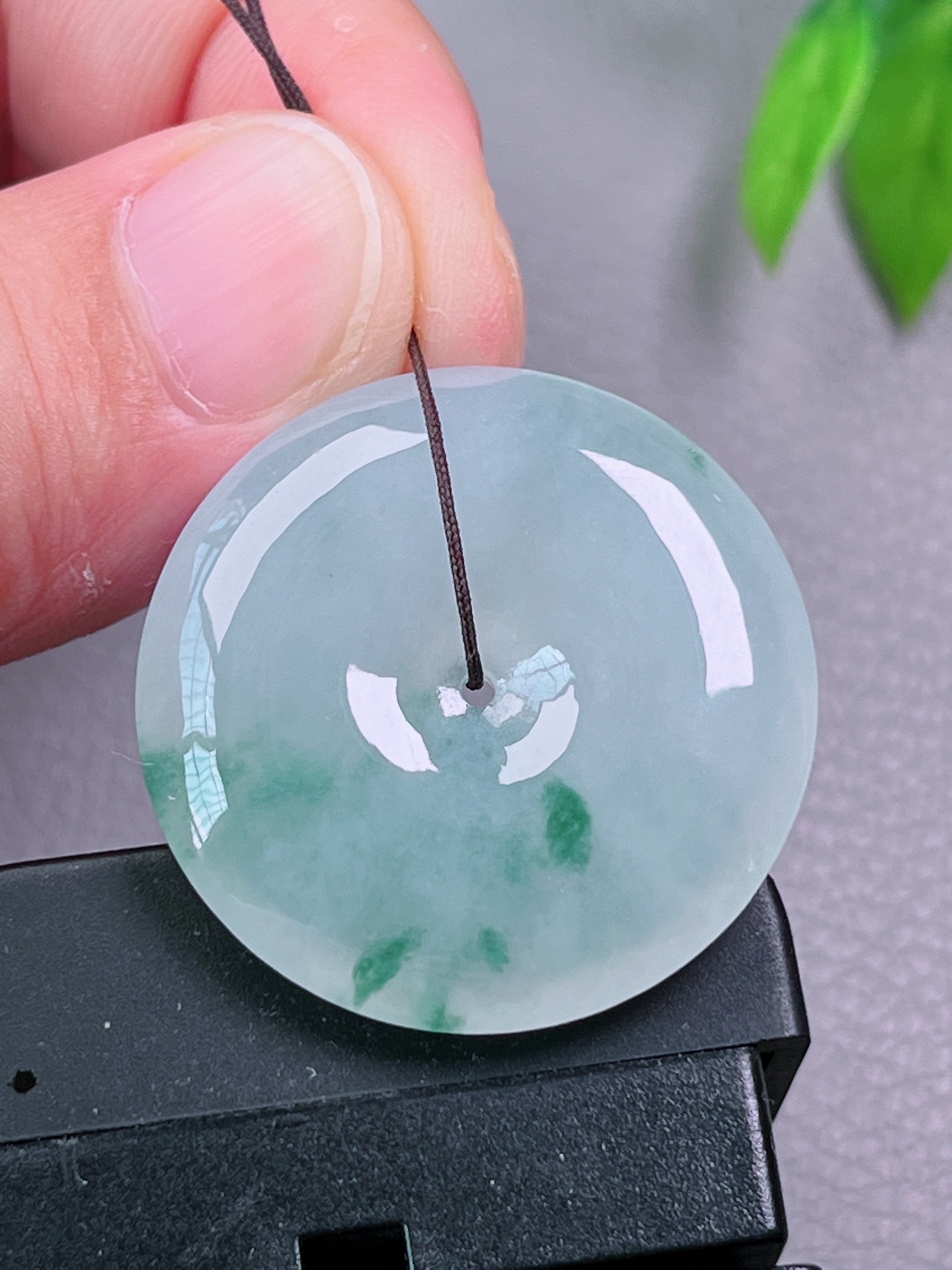 冰种飘花平安扣，无裂，油洁，冰透水润，起荧光，尺寸：30.6-6