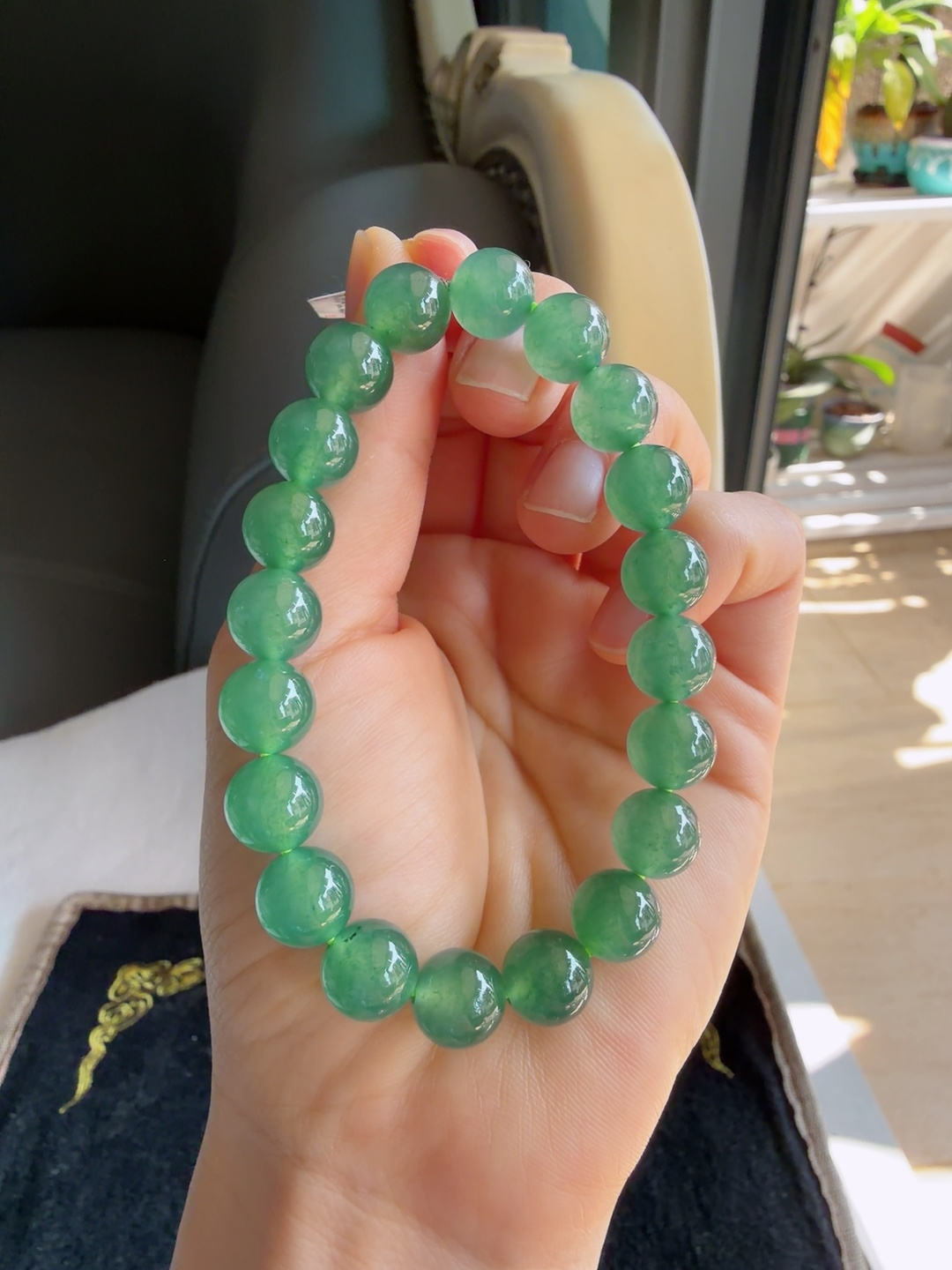 天然翡翠A货，冰满绿冰油绿手串，尺寸：10mm。【编3351】