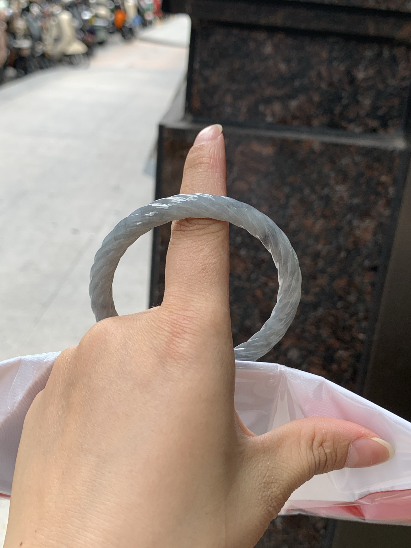 乌鸡麻花圆条 55.4-7.4-7.4 0623-152-61 无裂，精细麻花雕刻，立体感十足，冰透灰黑种水，质感冷冽，独特别致款式，小众复古。