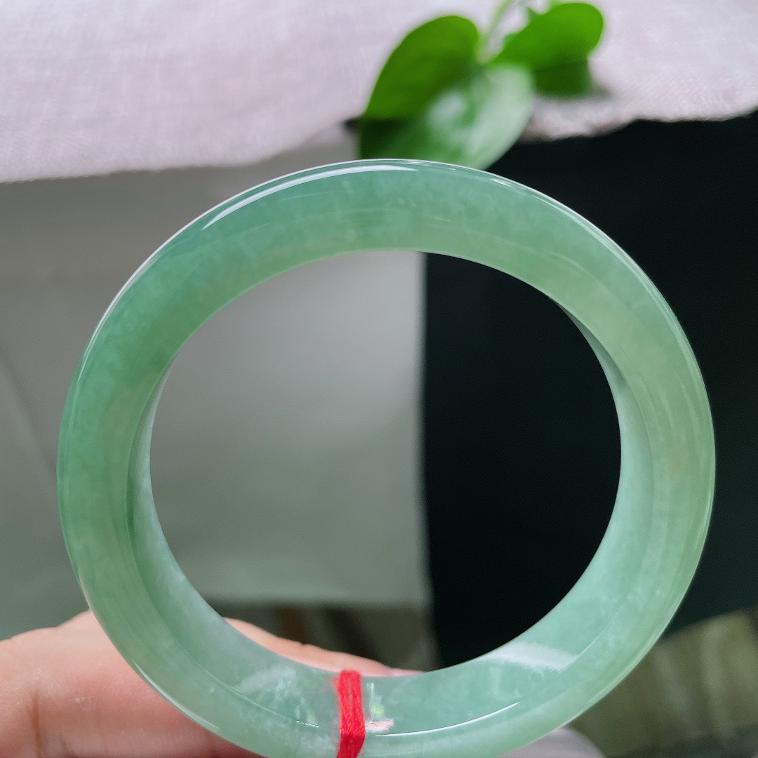 55.6/11.9/8.4，湖水绿正圈，颜色分布均匀，种老，窈窕淑女，君子好逑。有棉线，ss54775a