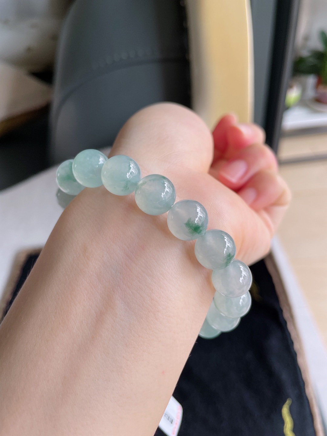 缅甸天然翡翠A货，冰飘花手串，尺寸：11mm。【编3237】