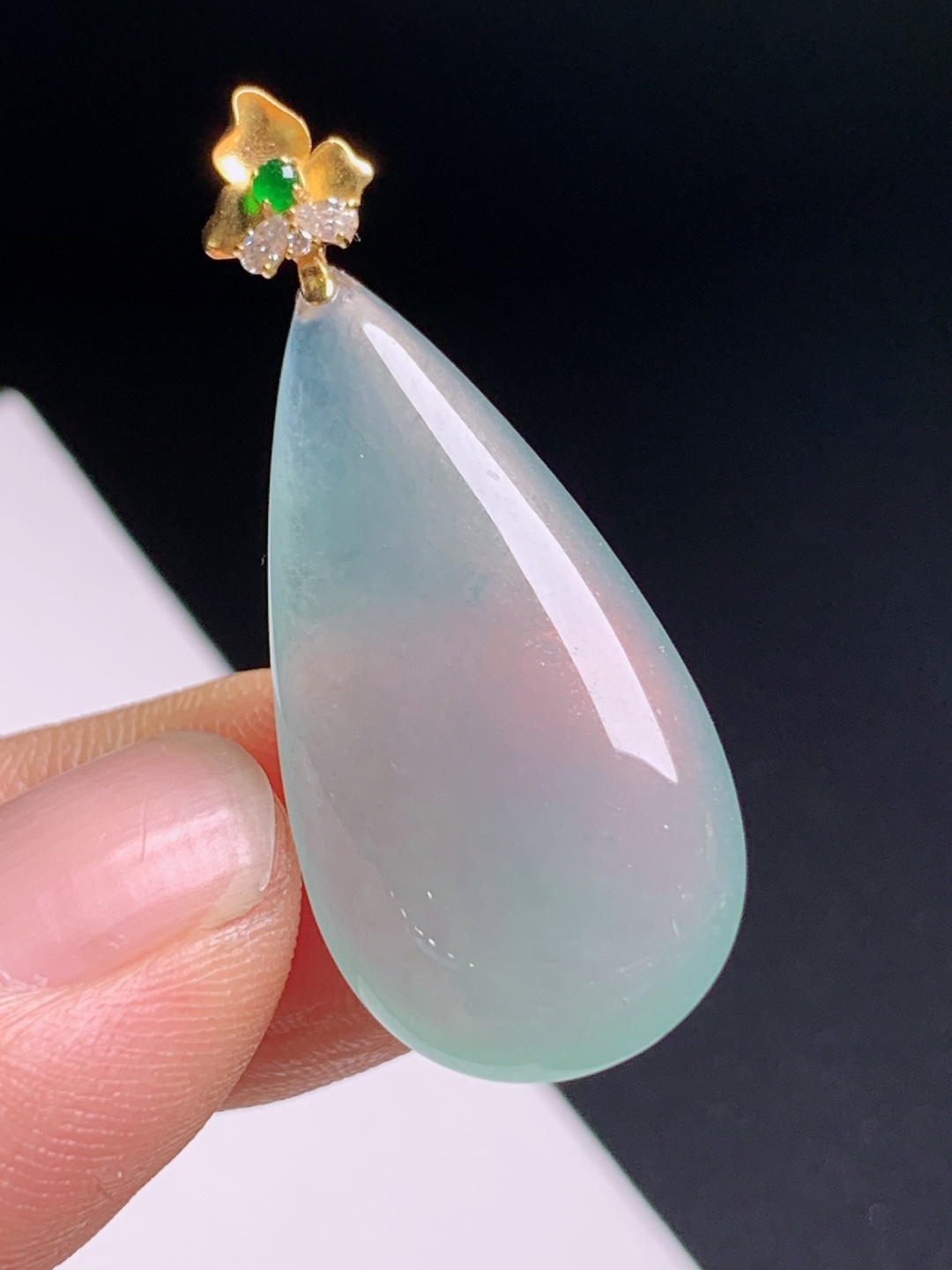 冰种晴水水滴吊坠，柔光胶感干净素雅，金钻花头简约显气质