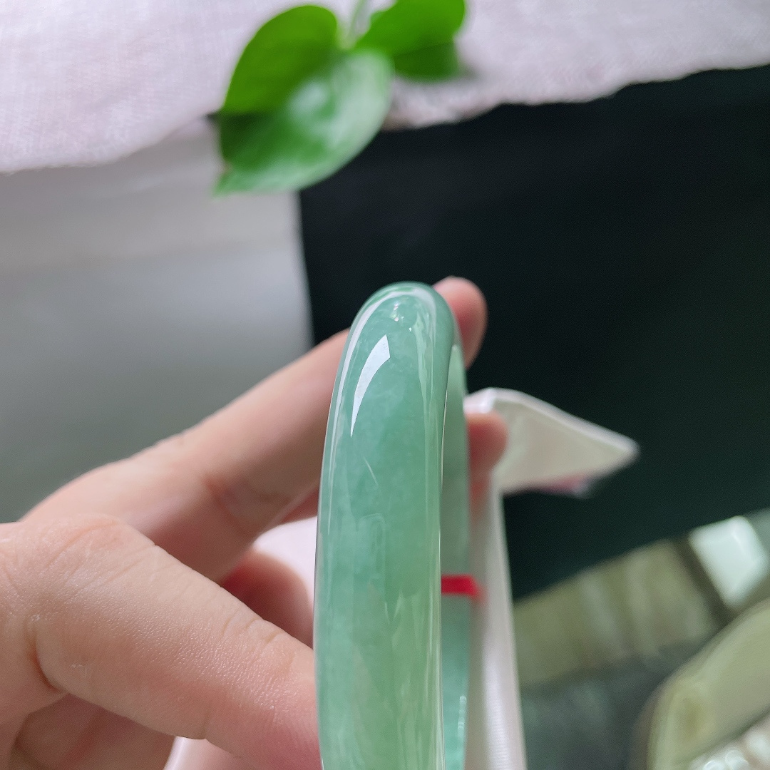 55.6/11.9/8.4，湖水绿正圈，颜色分布均匀，种老，窈窕淑女，君子好逑。有棉线，ss54775a