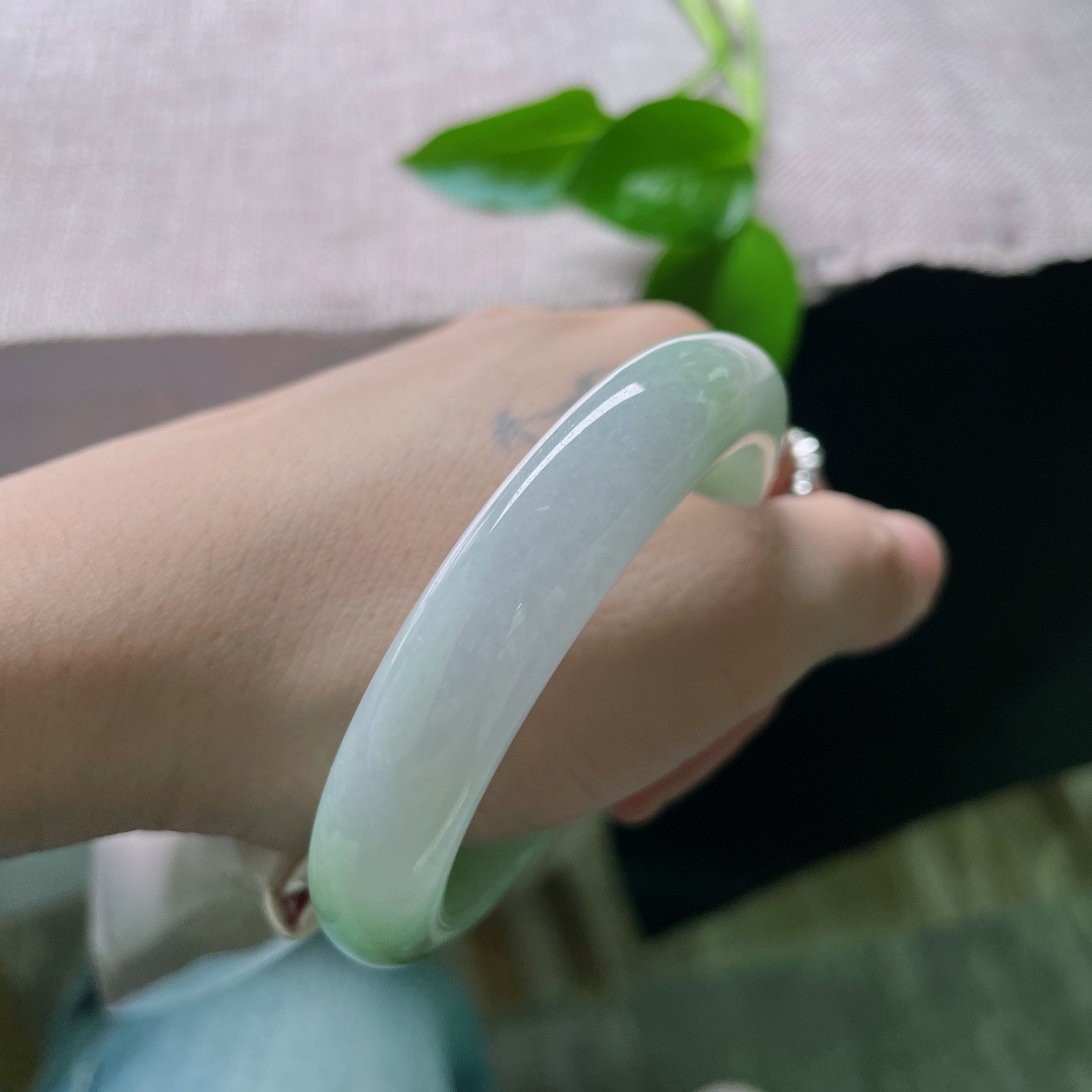 53/11.5/8春彩正圈，水润细腻，悠悠的云里有淡淡的诗，有纹，ss52670a