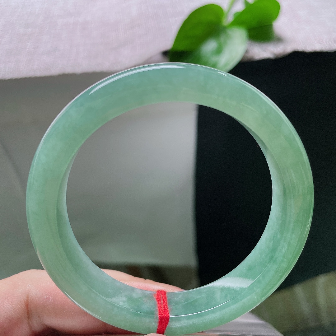 55.6/11.9/8.4，湖水绿正圈，颜色分布均匀，种老，窈窕淑女，君子好逑。有棉线，ss5477