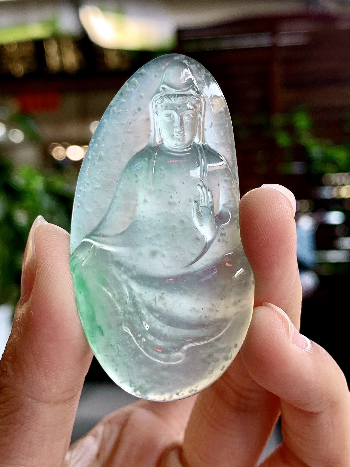 冰飘绿观音，尺寸：58.1×30.3×5.8mm，冰润飘绿，观音仪态端庄