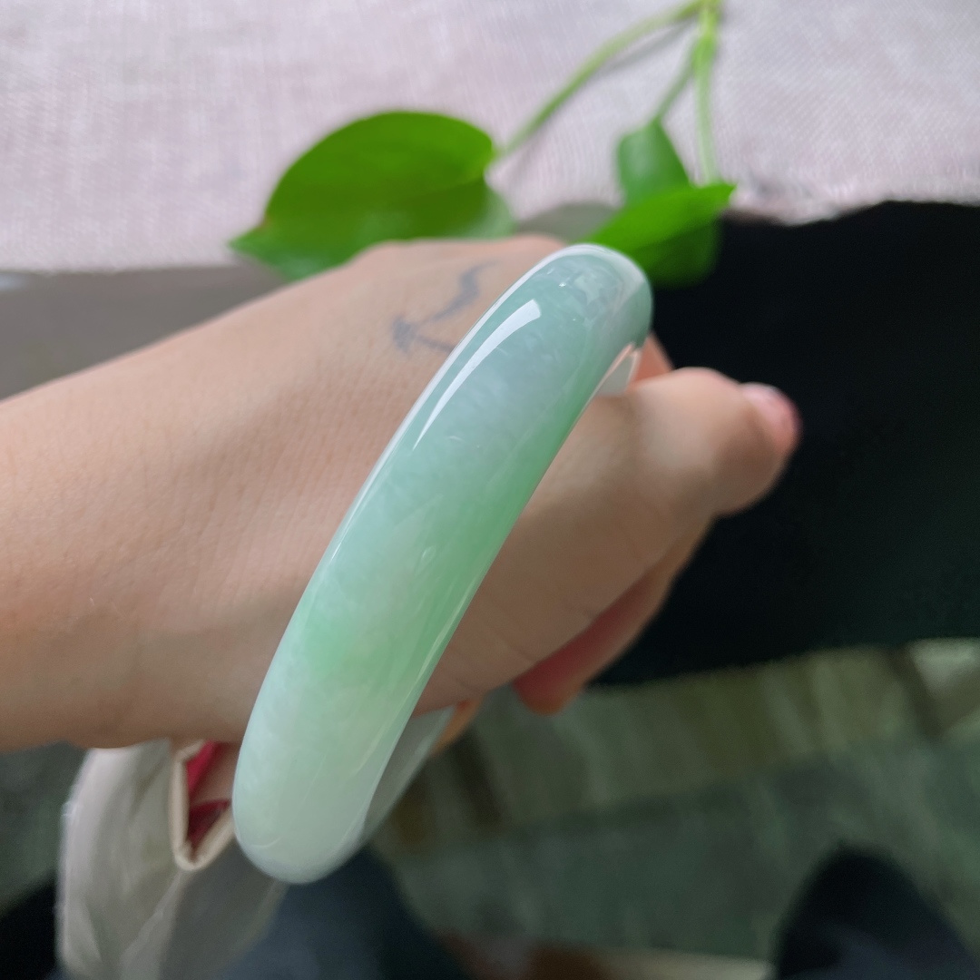 56.8/12.2/9.0，飘绿正圈，贵气，版型好，耐看，优雅，无裂，ss52328a