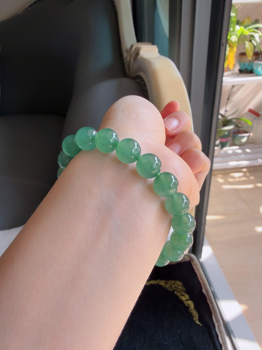 天然翡翠A货，冰满绿冰油绿手串，尺寸：10mm。【编3351】