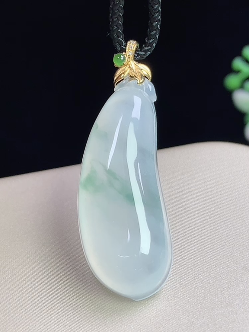 18k金镶冰飘花福瓜，无裂，尺寸31.1-12.2-5.6mm，L23kxy