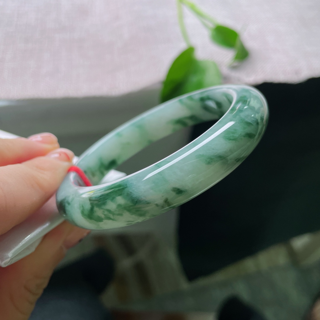 飘花正圈，无裂，翠絮萦凝冰玉镯，腕间藏一幅江南烟岚，ss57180a