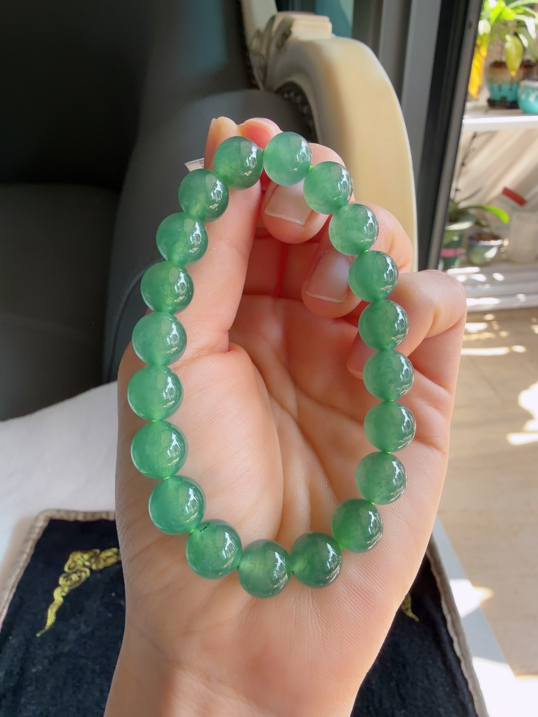 天然翡翠A货，冰满绿冰油绿手串，尺寸：10mm。【编3351】