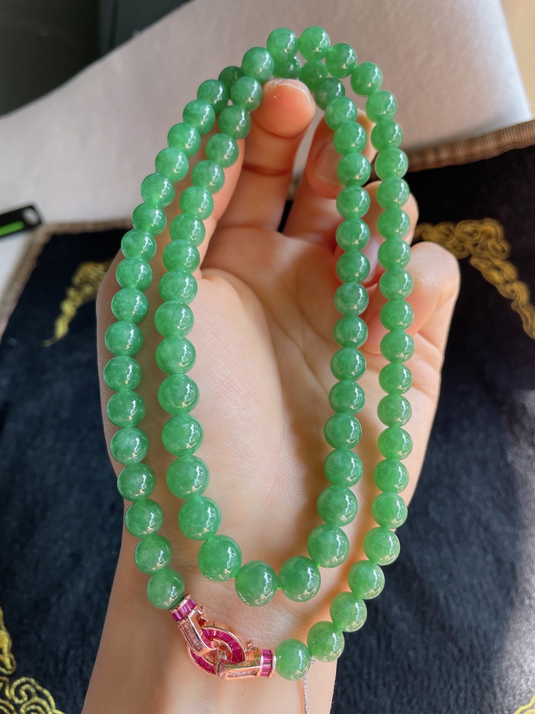 缅甸天然翡翠A货，冰满绿珠链，尺寸：7.8mm77颗。【编3762】