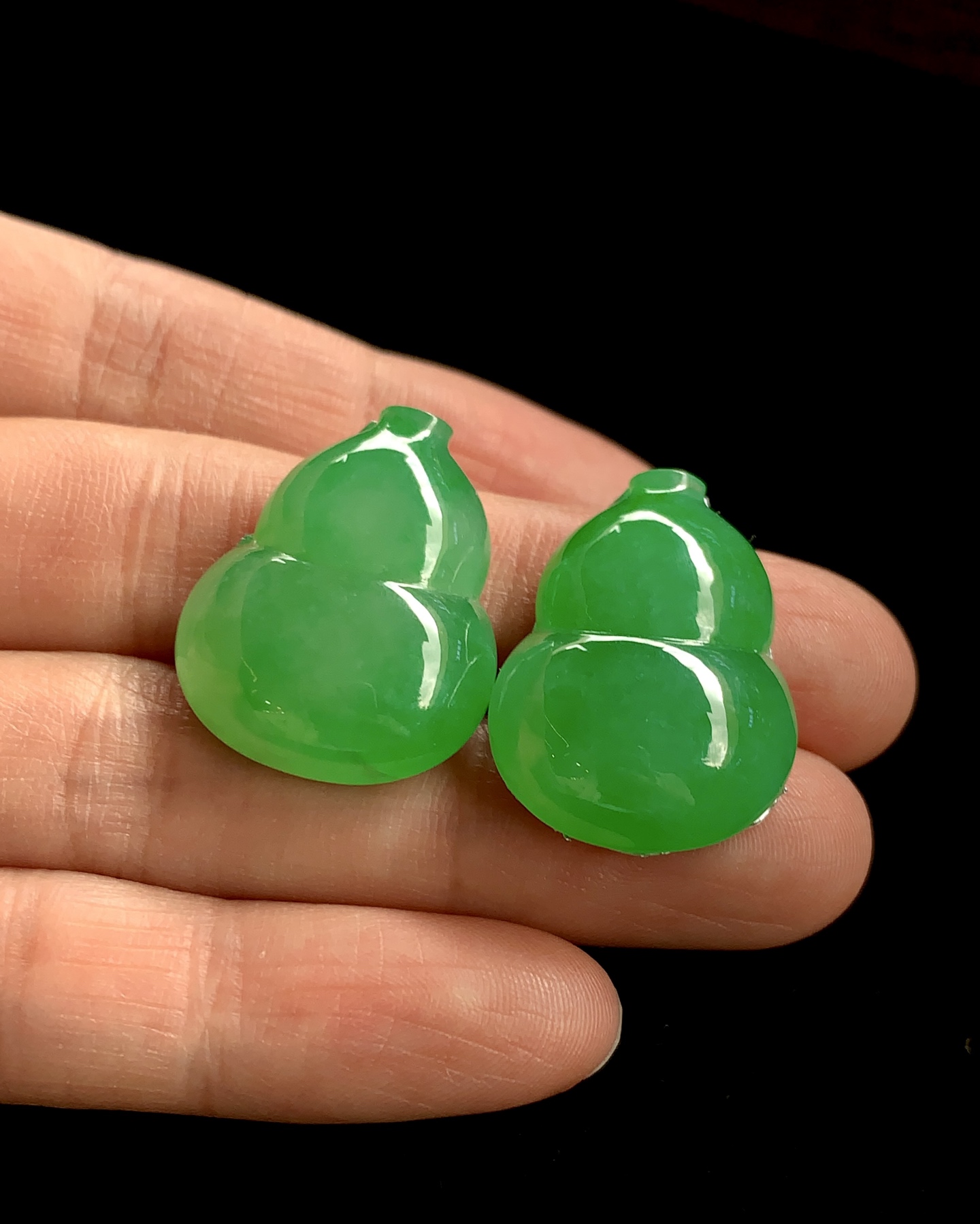 ️ 【冰绿葫芦一对】 尺寸：23.6×17.9×7.3/23.7×19.6×7.5mm 冰润翠浓，成双寓意美好