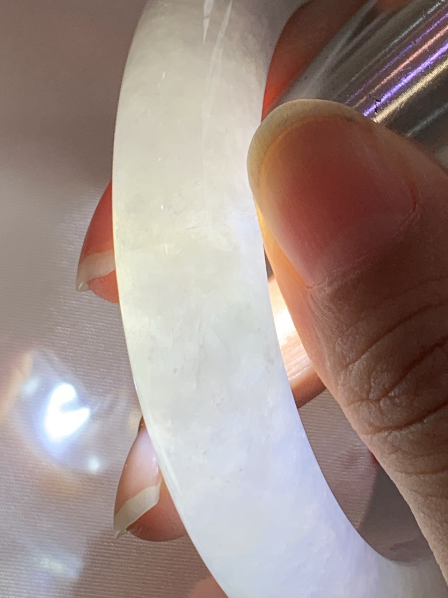 冰春彩正圈 60.3-13.2-10.5 0623-N1051 打灯细纹，冰透莹润，湖水青渐变底色柔和耐看，种水通透干净，光线穿过自带水光灵气。