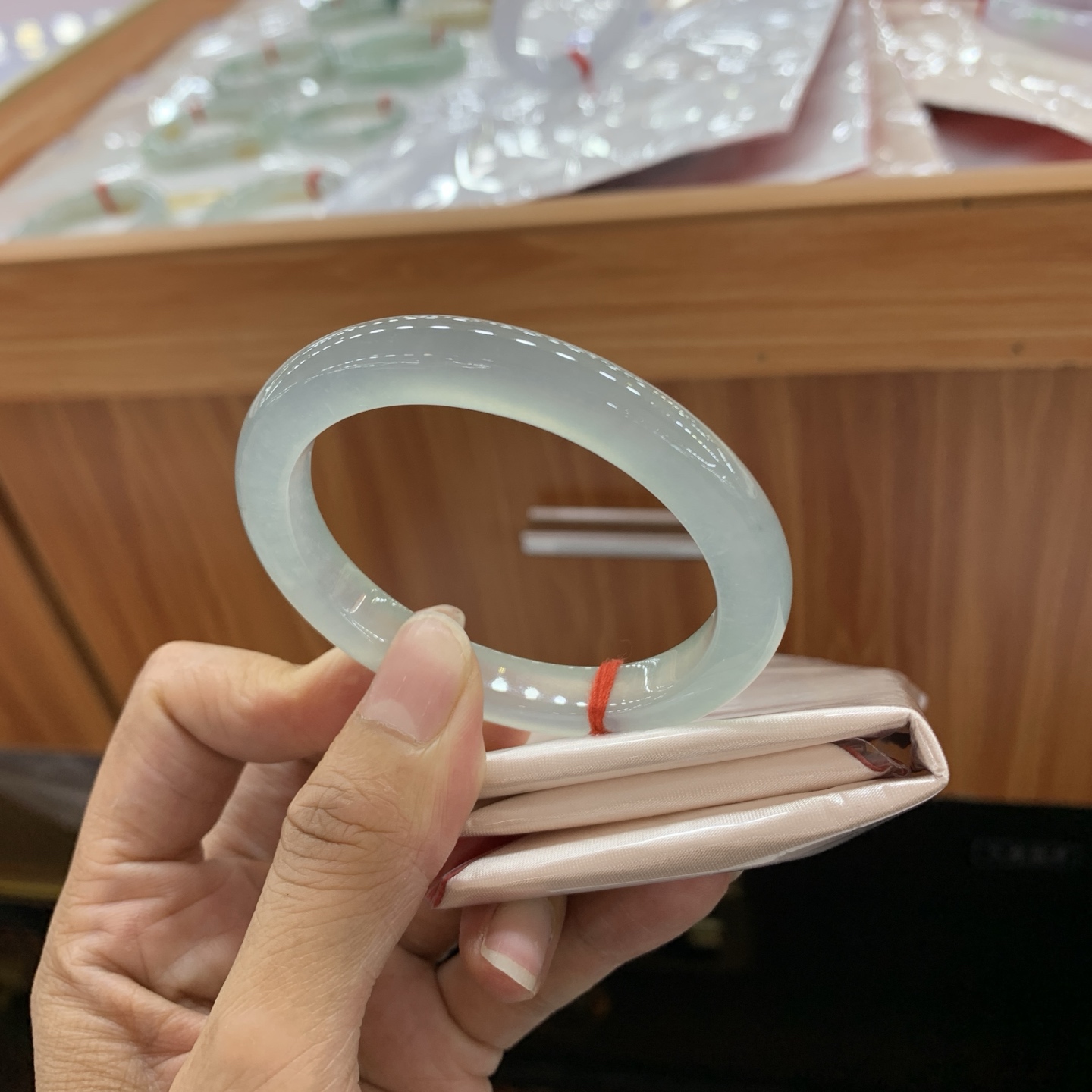 062232WJDK 冰底色翡翠手镯 53-46-8.2-8