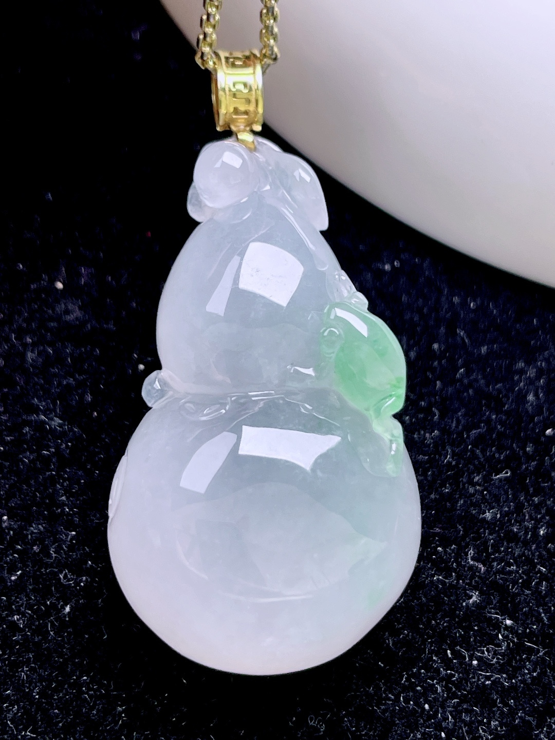 冰飘绿花葫芦 花色灵动，种老水润，18k金镶嵌 整体：42.2 裸石：34.5/20/12.5