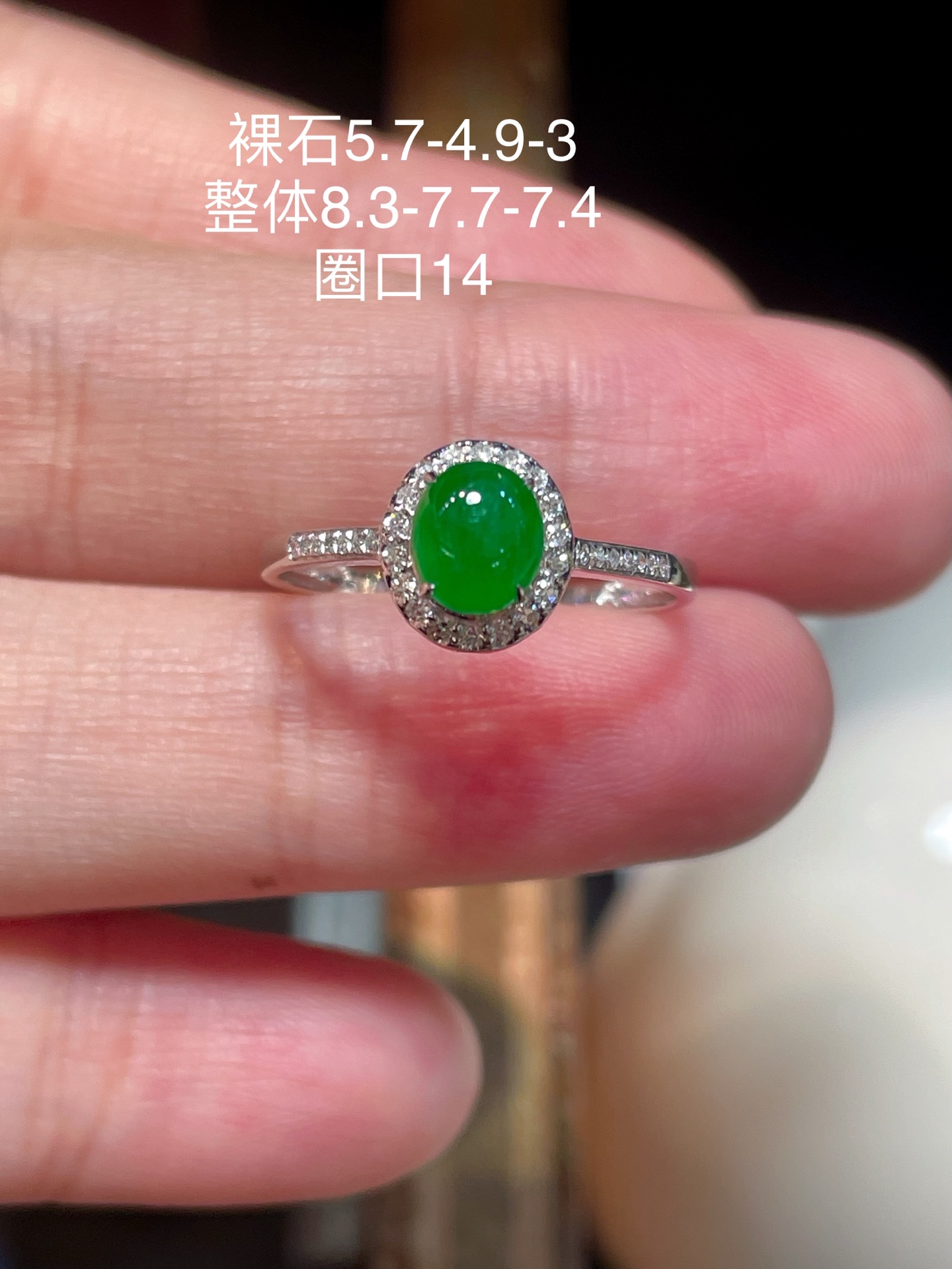 ️ 翡翠蛋面戒指，起荧光，种水好好 裸石很饱满，专挑好品相，钻石镶嵌