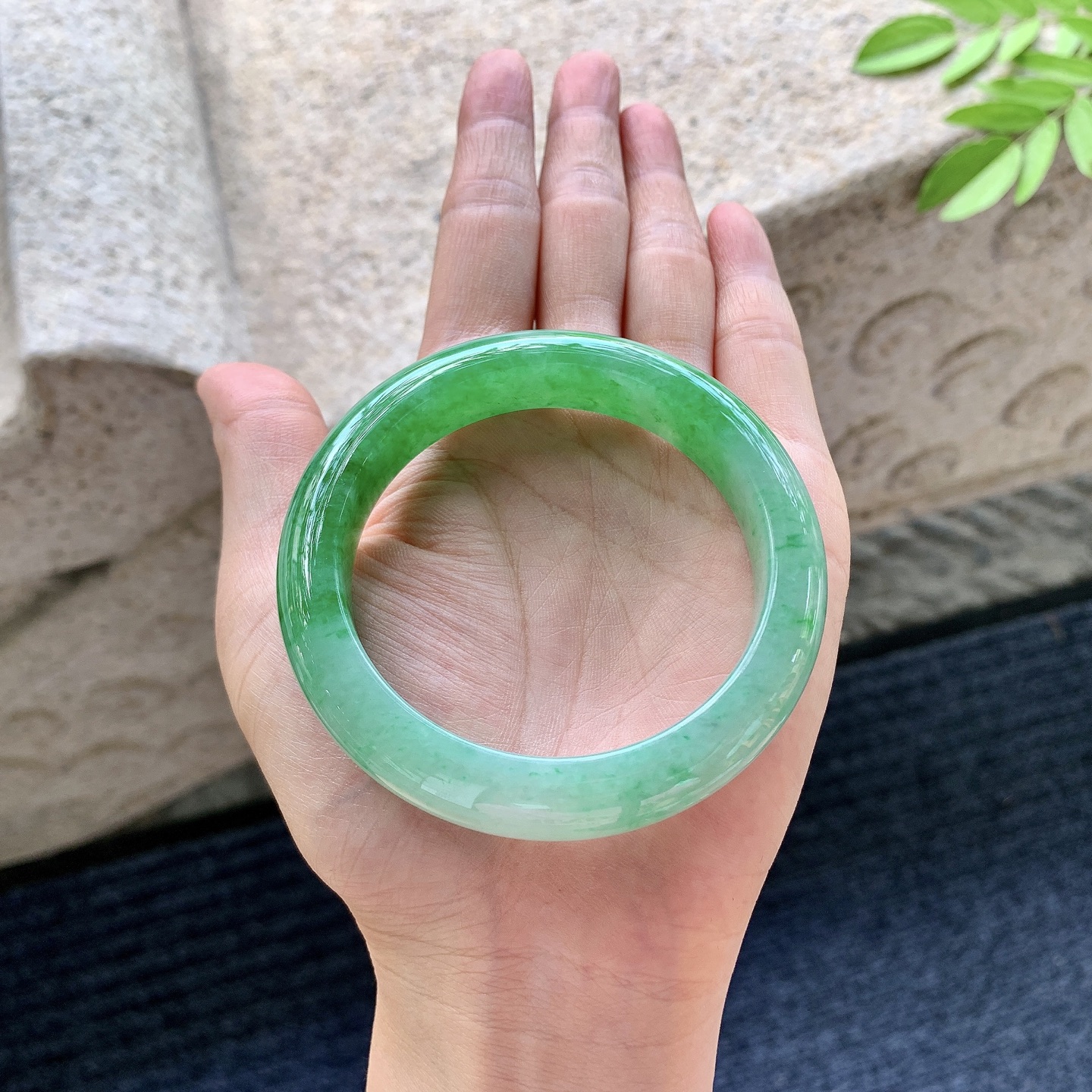 正圈 55 冰糯辣绿，水润，种老，细腻，打灯有棉线