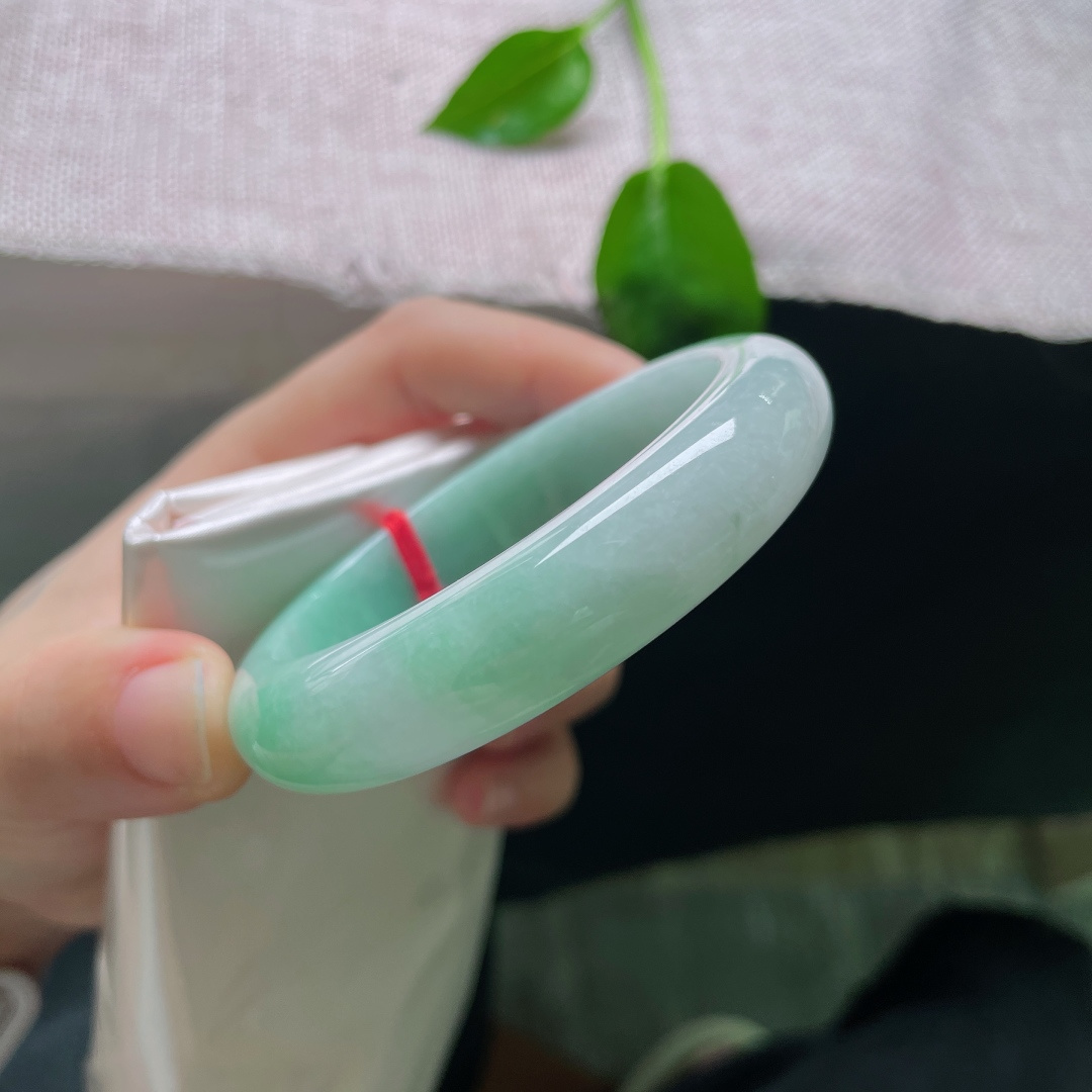 54/12.7/8.3绿底正圈，水润细腻，颜色由浅入深，过渡自然，无裂，ss52307a