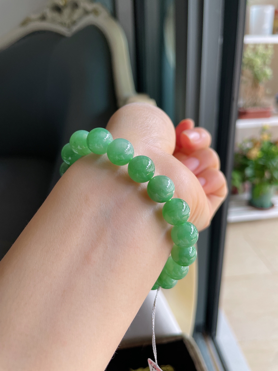 天然翡翠A货，冰满绿手串，尺寸：10.1mm。【编3963】