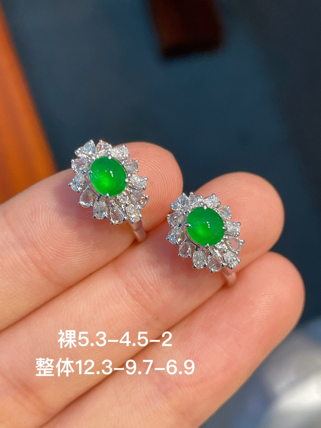 阳绿蛋面耳扣 无裂 18k金镶嵌 强烈推荐，5.3-4.5-2