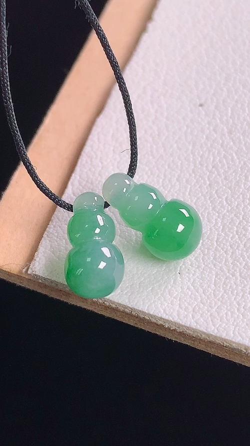 冰绿葫芦/对，无裂，尺寸:9.8-5.3mm