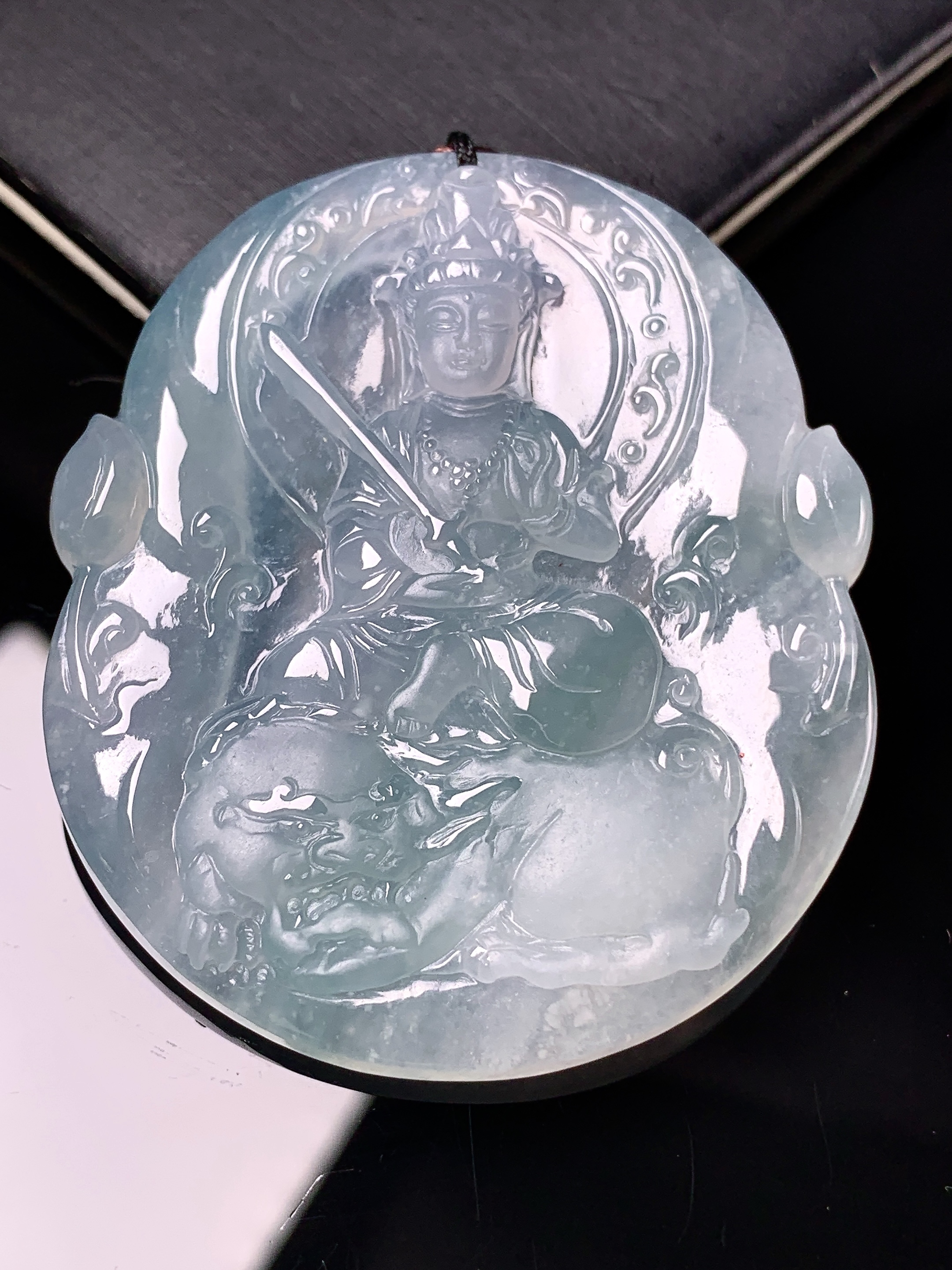 冰种文殊观音菩萨吊坠 玉质细腻 色泽艳丽清新 整体尺寸50.6*43.2*5.6 b2