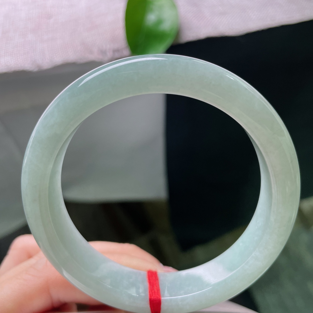 59.3/13.8/8.8，绿底正圈，干净清润，腕间多了几分俊俏秀丽，气质悠然，无裂，ss50713a