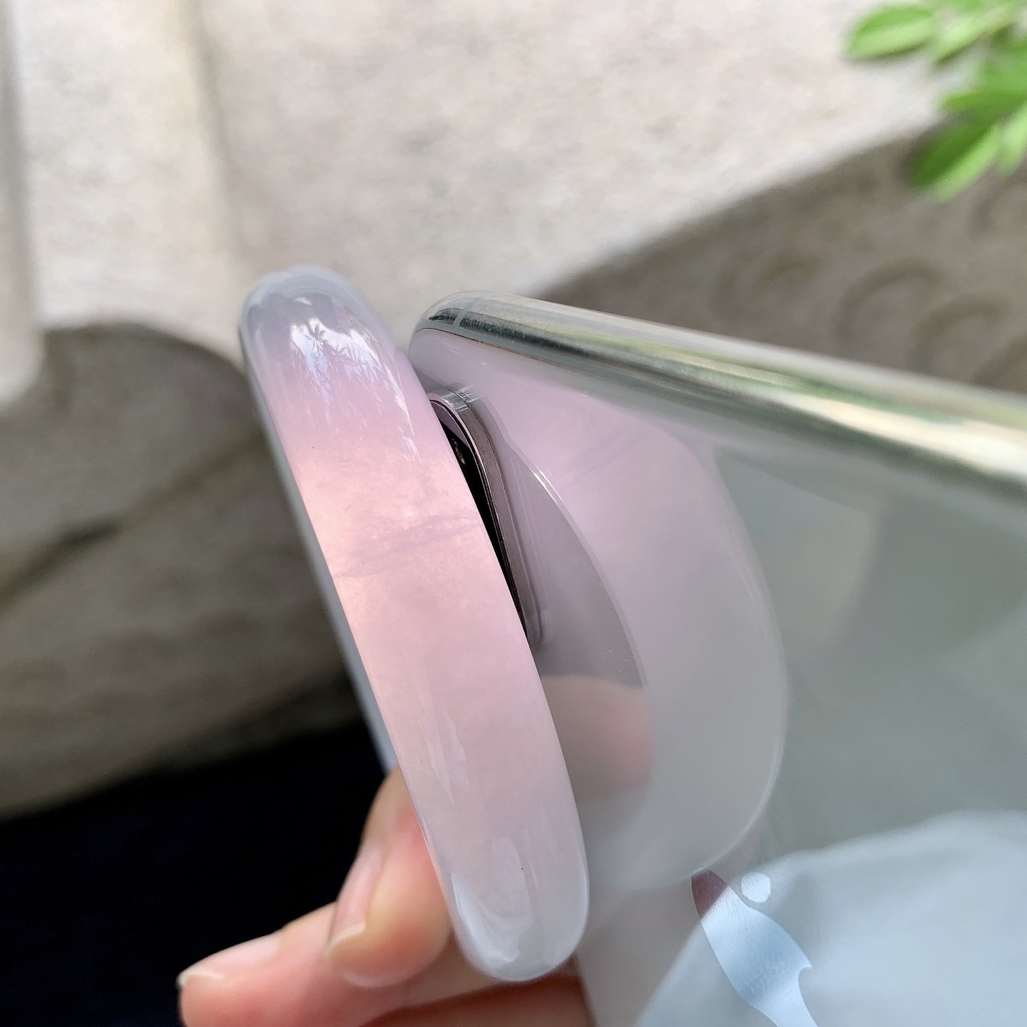 正圈55 55【圈口】55.6/11.8/8【编码】A2062516【描述】细糯粉紫，水润，种老，细腻，打灯有棉线
