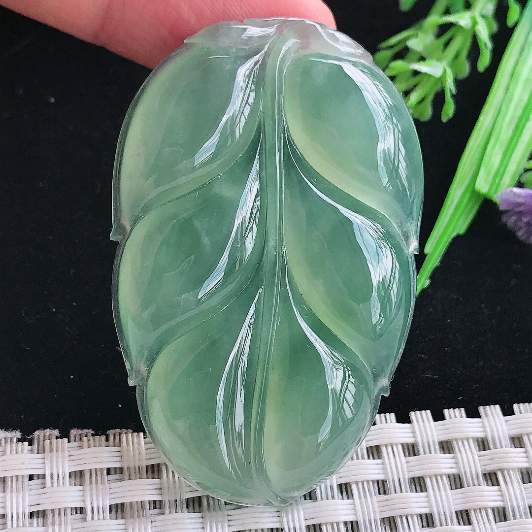 实拍A货翡翠52.8/34/6.3老坑冰种冰晴满绿大叶子吊坠翡翠玉金枝玉叶挂件