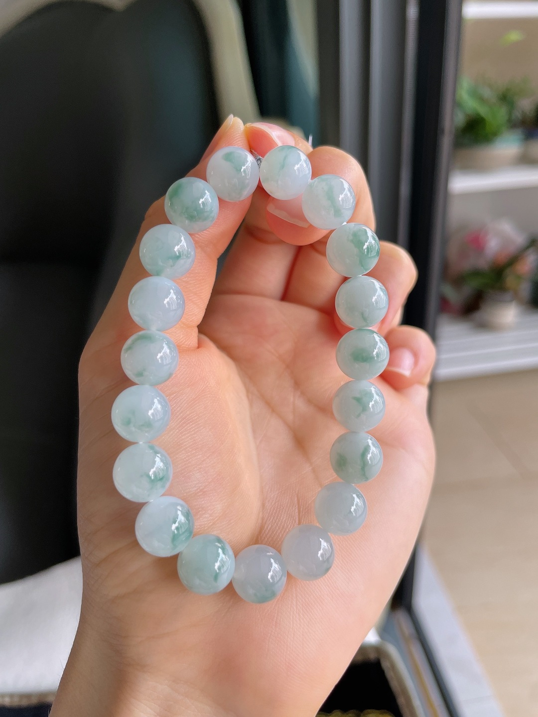 天然翡翠A货，冰飘花手串，尺寸：10mm。【编4318】