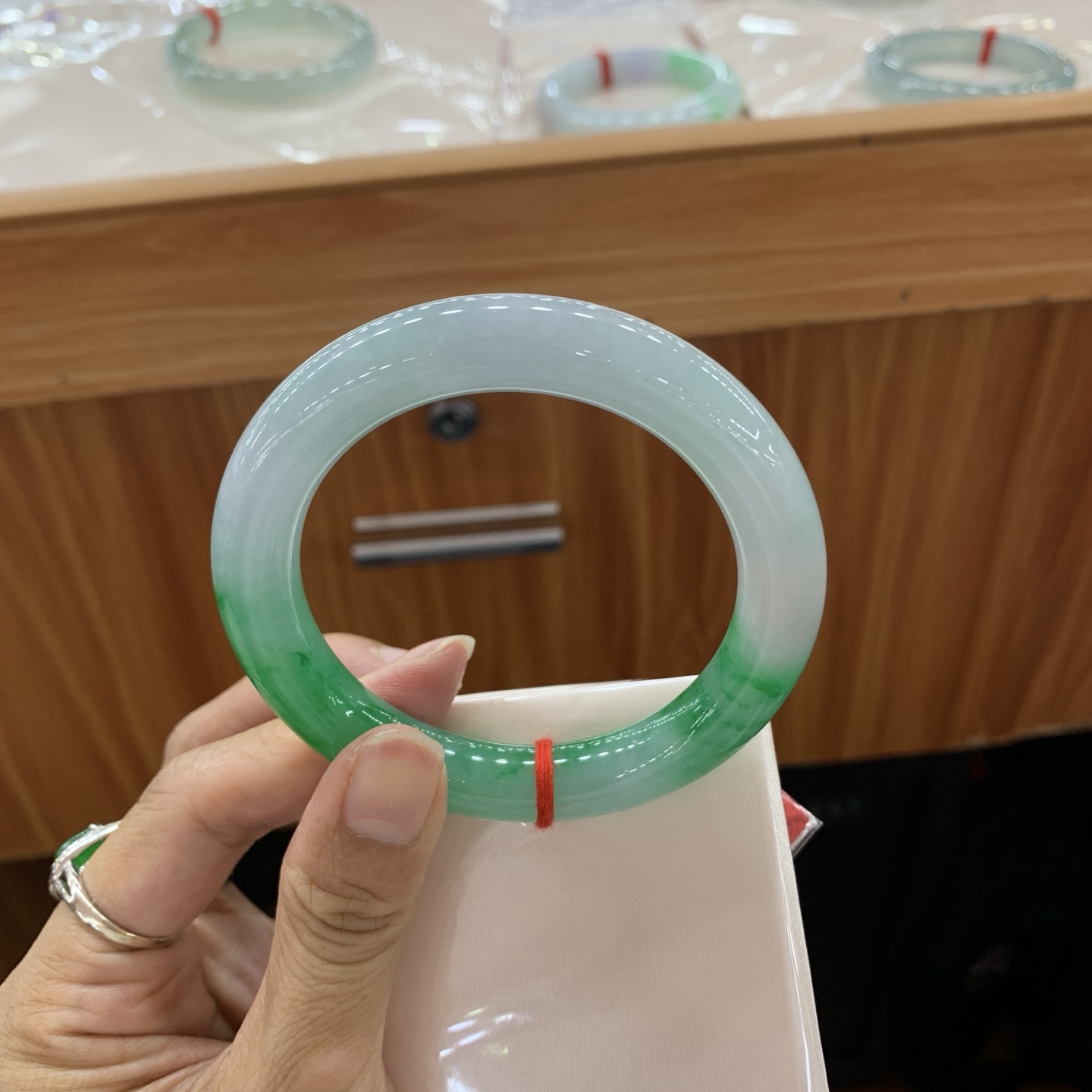 辣绿圆条翡翠手镯 57.2-10.8-11