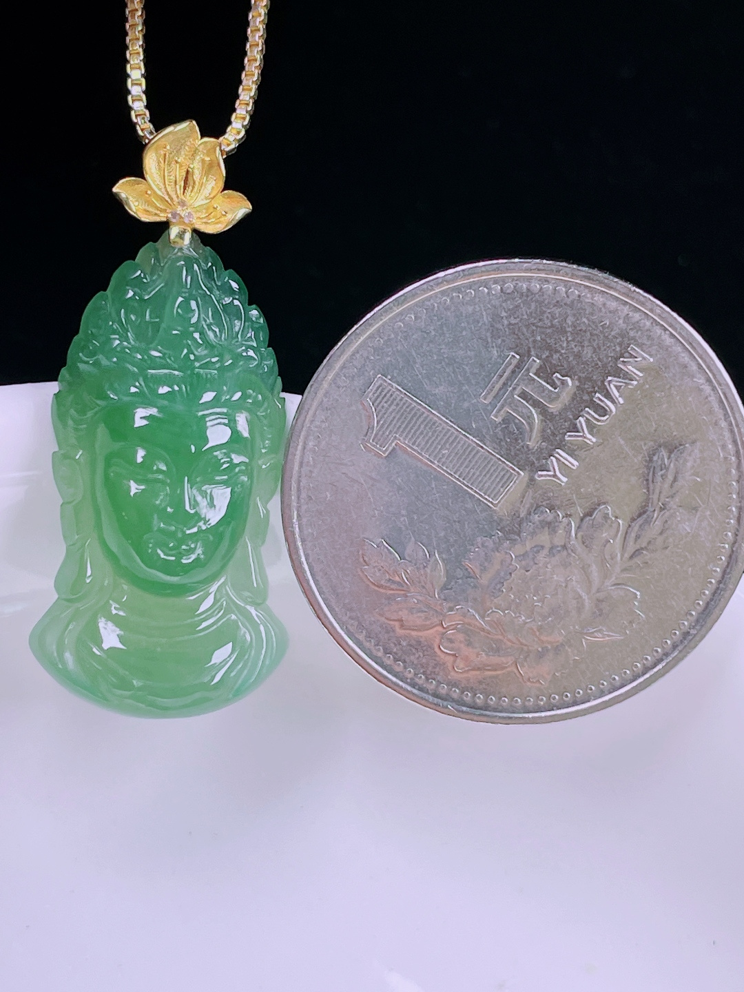 冰绿观音头，老种起光，细底通透，尺寸：31裸石24.8/13.7/5.8mm0624