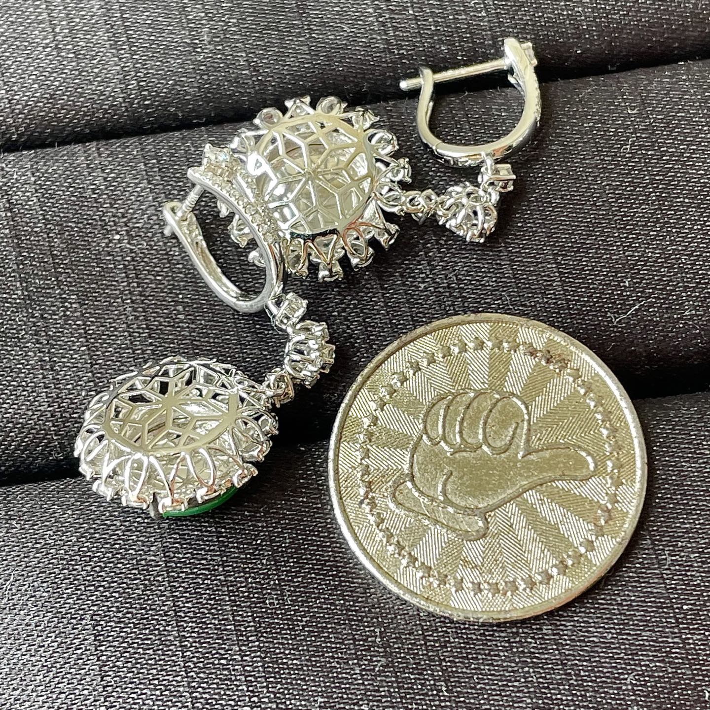 冰种阳绿平安扣耳坠，饱满，水润无裂，18k金镶嵌，裸石尺寸10.3/3--36.5编码0622好数字