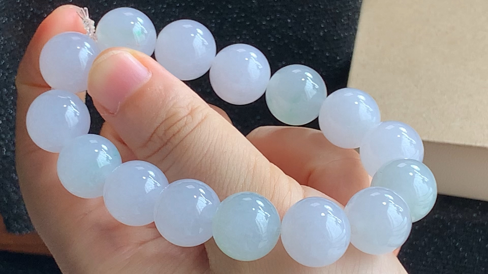 ️ 飘绿手串，尺寸取一13.9mm，包A附证书