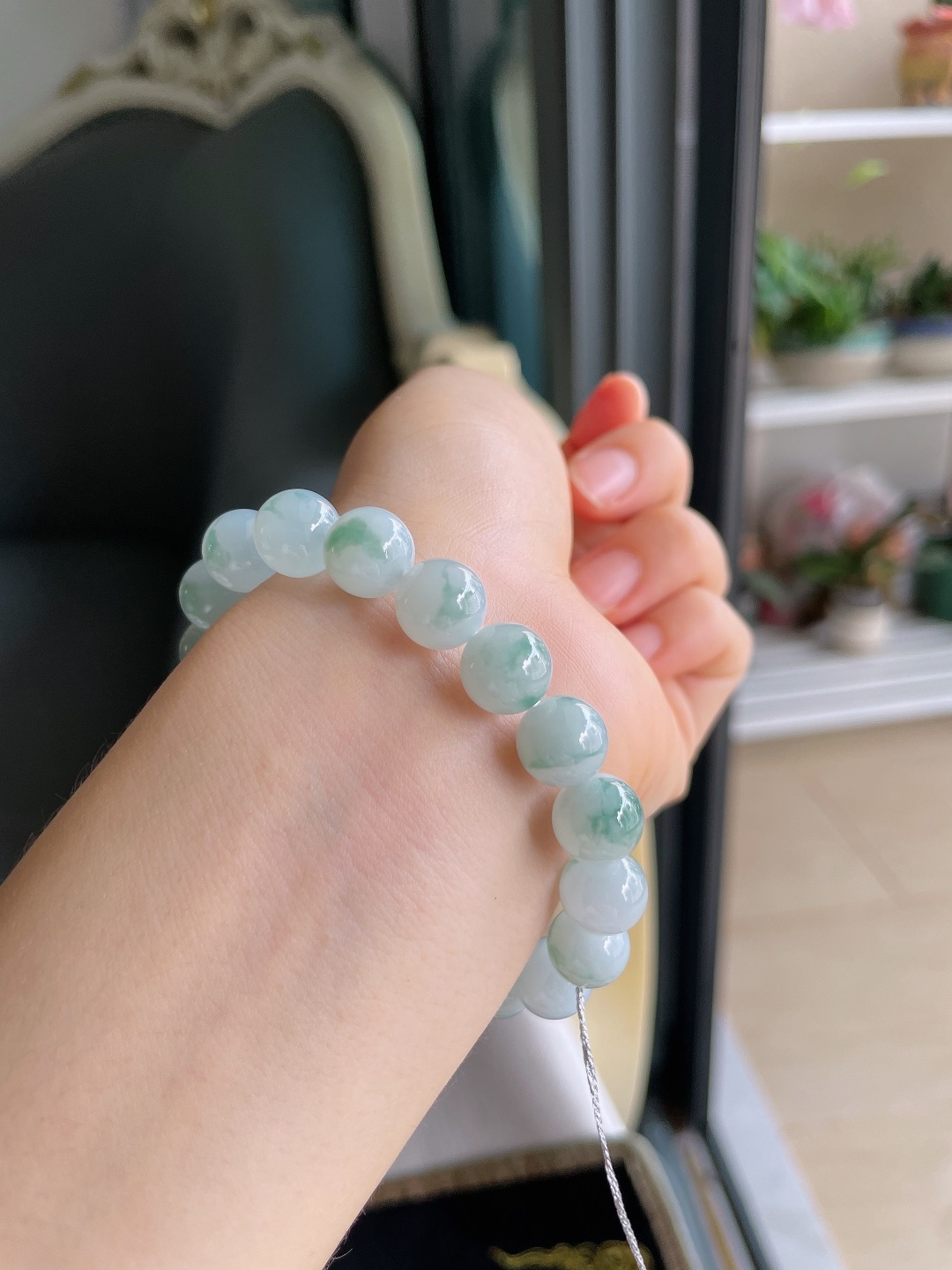 天然翡翠A货，冰飘花手串，尺寸：10mm。【编4318】
